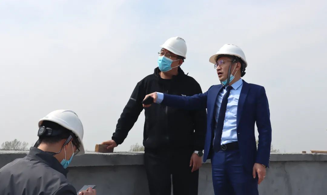 鹤壁国家经济经济技术开发区工委委员、管委副主任刘军文一行莅临万洲汇指导调研