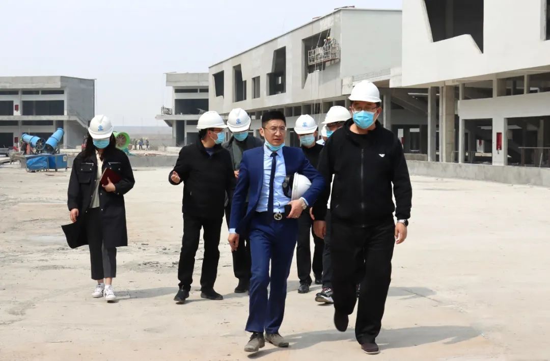 鹤壁国家经济经济技术开发区工委委员、管委副主任刘军文一行莅临万洲汇指导调研