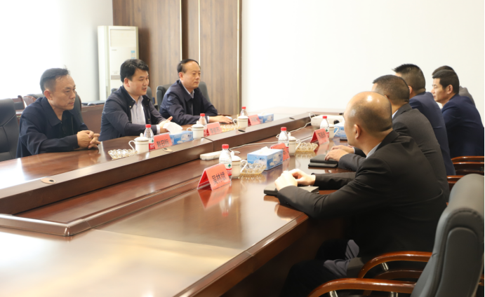 薛城区文旅局局长李岽苏一行莅临万洲集团,关心指导万洲第一街、万洲浙商城项目发展工作