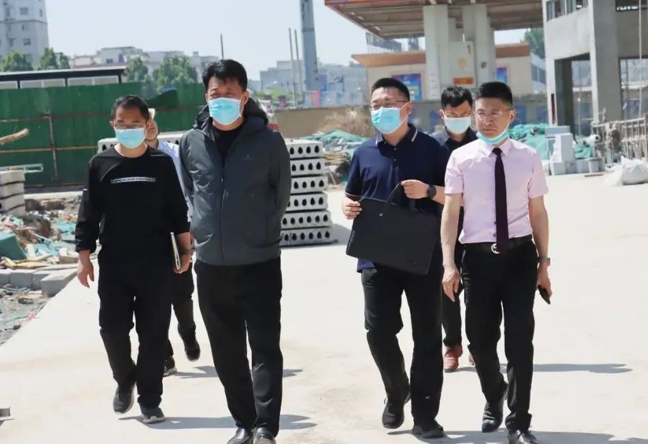 鹤壁国家经济技术开发区工委副书记、管委副主任李雷一行莅临万洲汇,视察指导项目进展情况