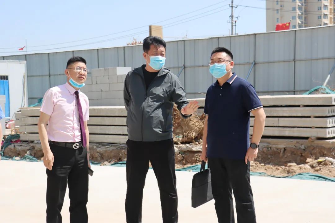 鹤壁国家经济技术开发区工委副书记、管委副主任李雷一行莅临万洲汇,视察指导项目进展情况
