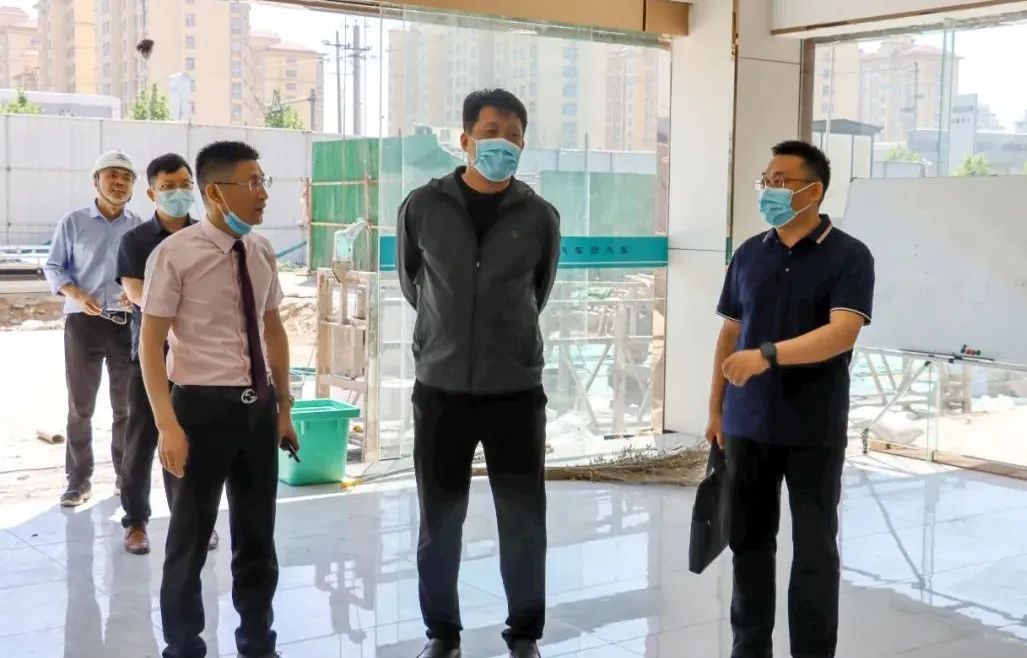 鹤壁国家经济技术开发区工委副书记、管委副主任李雷一行莅临万洲汇,视察指导项目进展情况