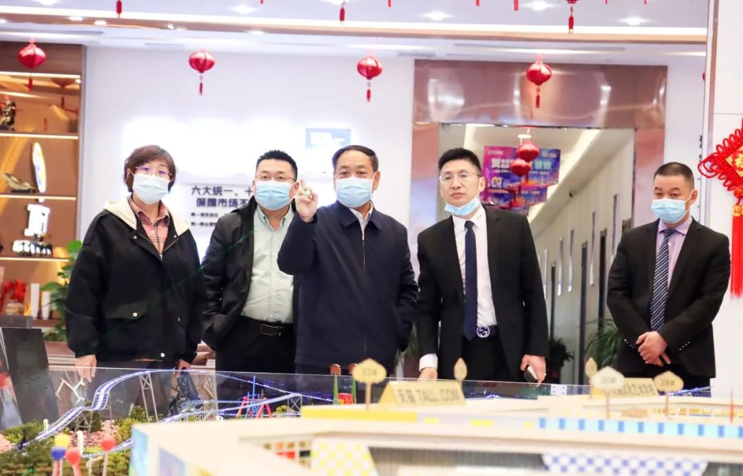 鹤壁市政府党组成员、市政协党组副书记、市政协副主席刘文彪一行莅临万洲汇指导调研