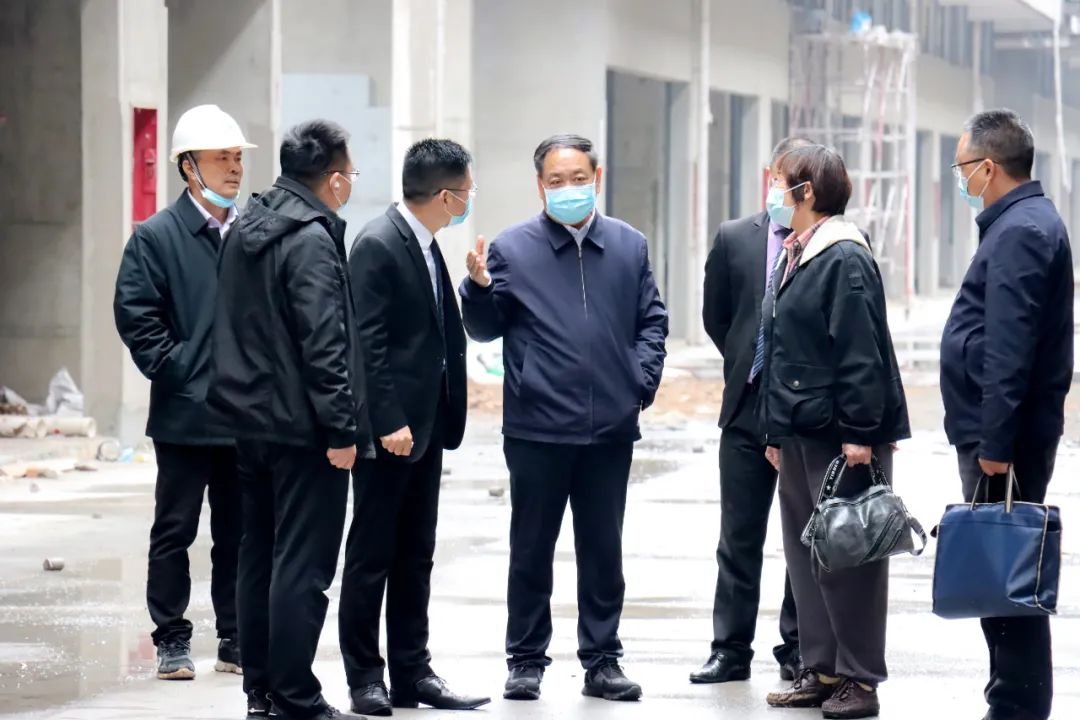 鹤壁市政府党组成员、市政协党组副书记、市政协副主席刘文彪一行莅临万洲汇指导调研