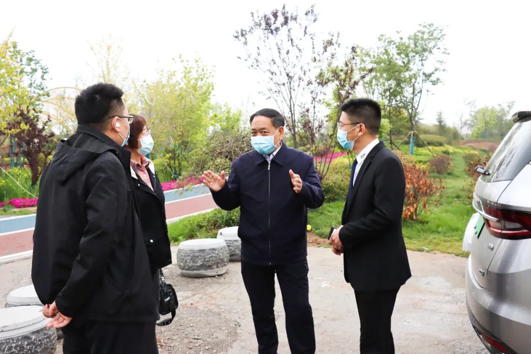鹤壁市政府党组成员、市政协党组副书记、市政协副主席刘文彪一行莅临万洲汇指导调研
