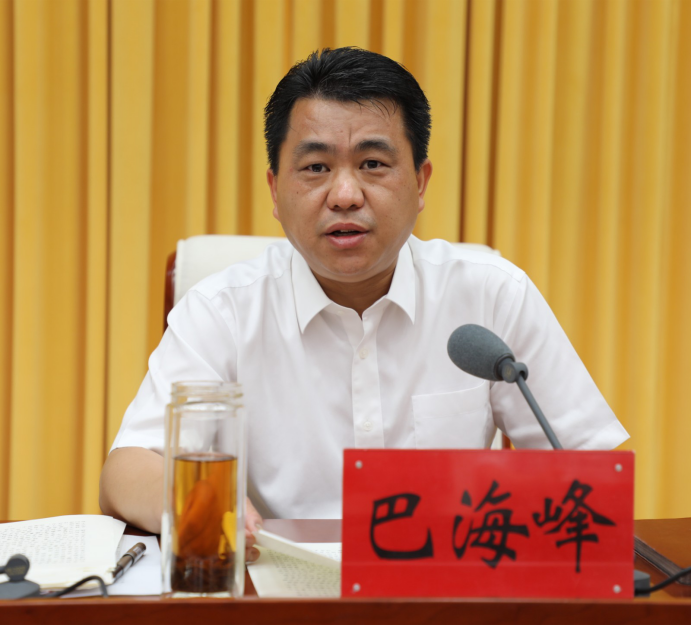 热烈祝贺万洲集团董事长苏恩光荣获薛城区优秀企业家荣誉称号
