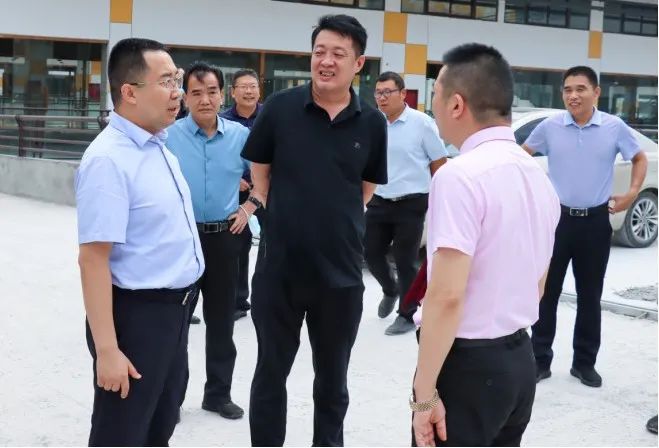 鹤壁市委副书记、市长郭浩等领导一行莅临万洲汇现场指导工作