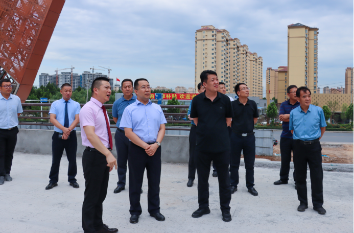 鹤壁市委副书记、市长郭浩等领导一行莅临万洲汇现场指导工作