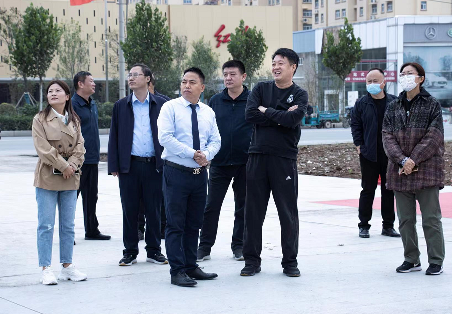 鹤壁市开发区工委副书记、管委会主任李雷等领导一行莅临万洲汇现场指导工作