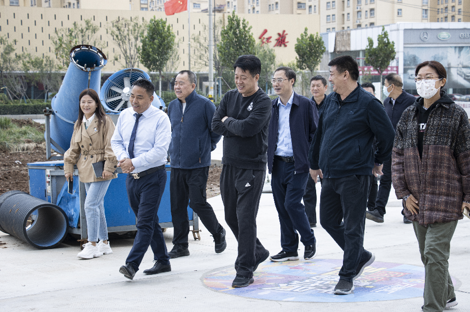鹤壁市开发区工委副书记、管委会主任李雷等领导一行莅临万洲汇现场指导工作