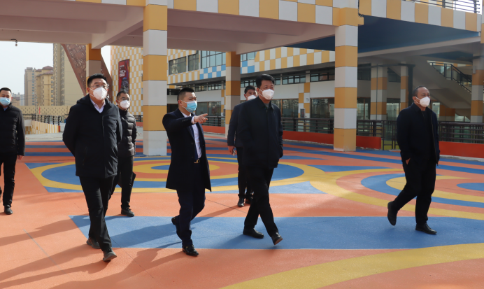 鹤壁市开发区工委副书记、管委会主任李雷等领导一行莅临万洲汇现场指导工作