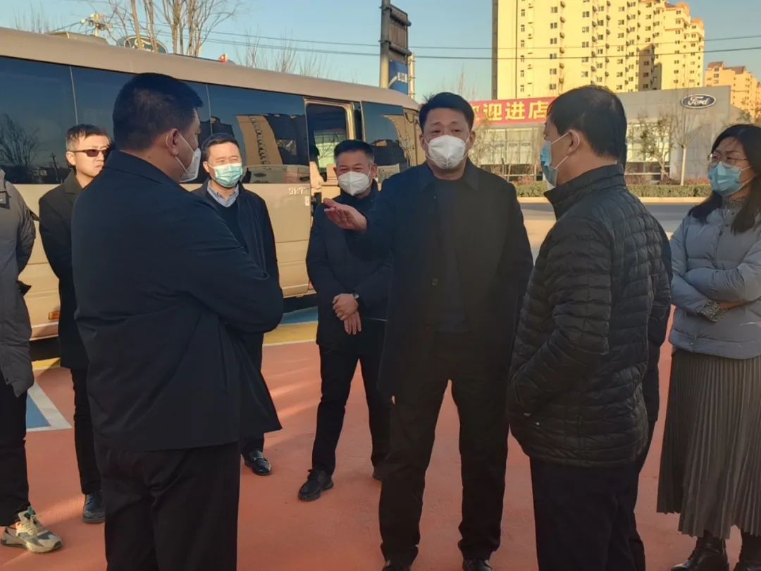 鹤壁市开发区工委副书记、管委会主任李雷一行莅临万洲汇现场指导工作