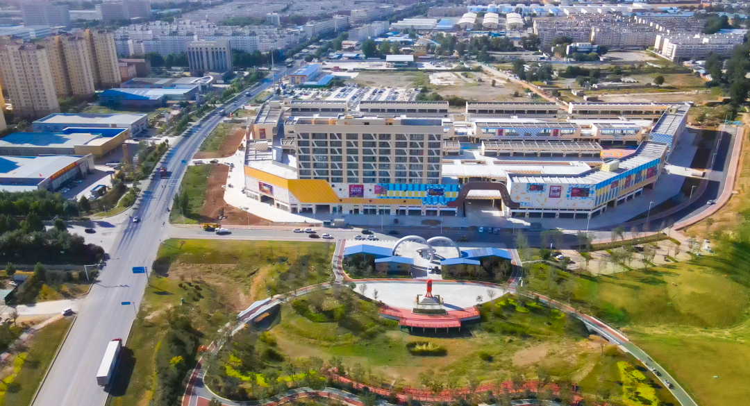 鹤壁市开发区工委副书记、管委会主任李雷一行莅临万洲汇现场指导工作