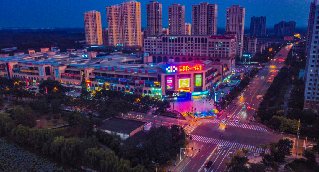 枣庄市政协党组成员、副主席张学功一行莅临万洲第一街指导工作