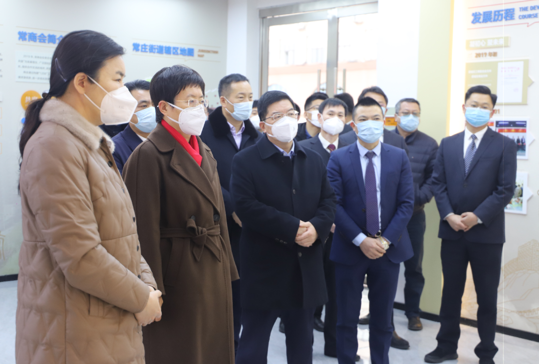 山东省人大常委会副主任、省工商联主席王随莲,山东省副省长、枣庄市委书记陈平,枣庄市委副书记、市长张宏伟一行莅临万洲第一街指导工作