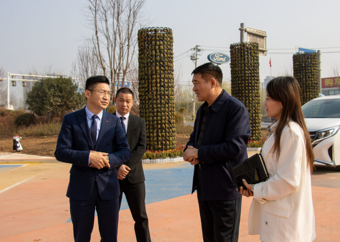 开发区管委副主任连禄等领导一行莅临万洲汇现场办公