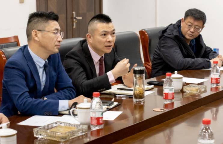 鹤壁市人大常委会法工委主任张新江等领导一行,莅临万洲汇召开现场工作会议,支持项目发展