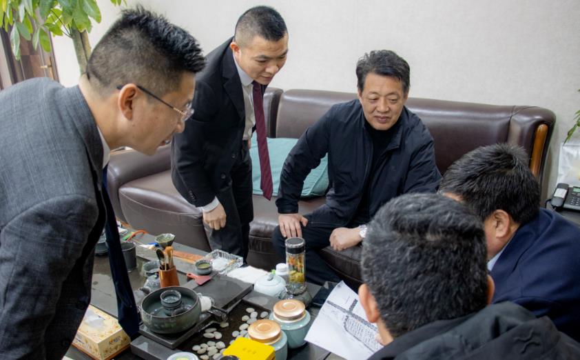 鹤壁国家经济技术开发区管委会主任李雷等领导一行莅临万洲汇现场办公,指导工作