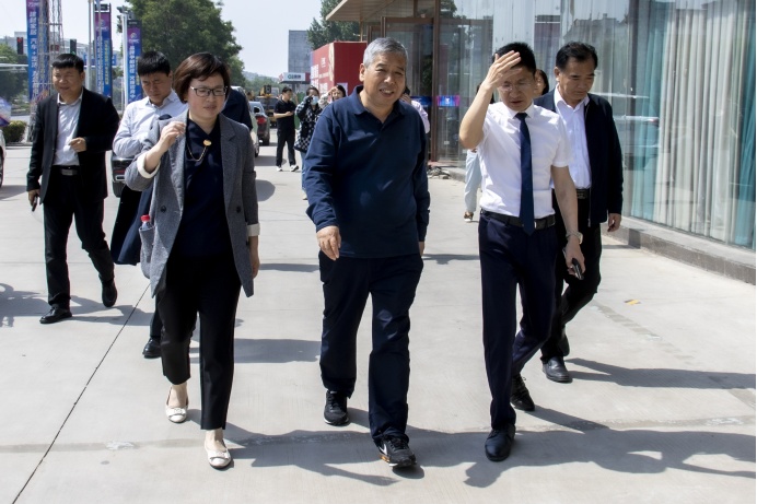 鹤壁市人大常委会党组书记、主任史全新一行领导莅临万洲汇指导工作