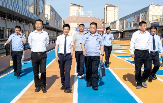 鹤壁市交警支队、鹤壁市车管所、开发区公安分局、开发区司法分局、开发区综治信访办公室等相关部门领导莅临万洲汇召开现场联合办公会
