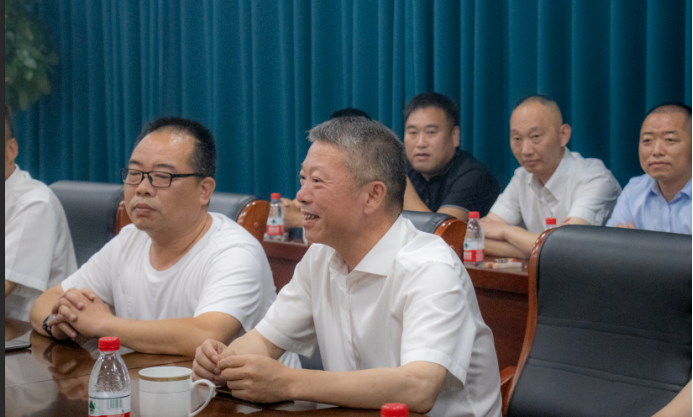 浙江省泰顺县人大常委会主任胡荣登等领导一行莅临万洲集团鹤壁万洲汇项目参观指导