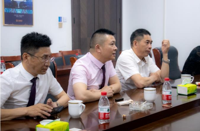 浙江省泰顺县人大常委会主任胡荣登等领导一行莅临万洲集团鹤壁万洲汇项目参观指导