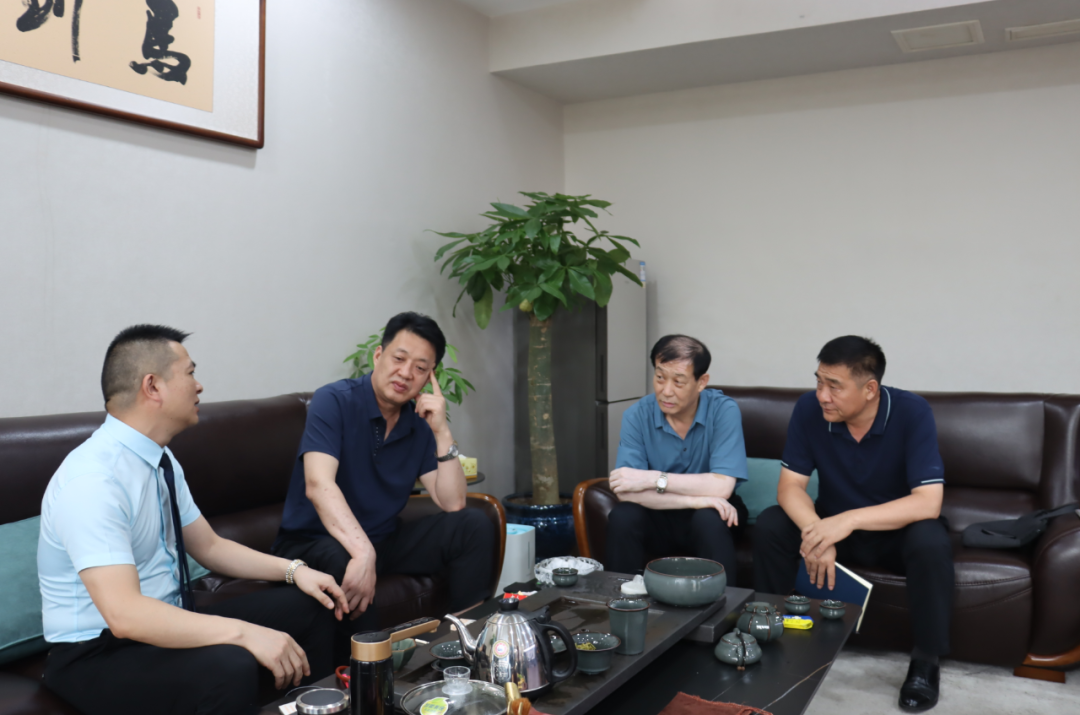 鹤壁市国家经济技术开发区管委会主任李雷一行莅临万洲汇现场办公指导工作