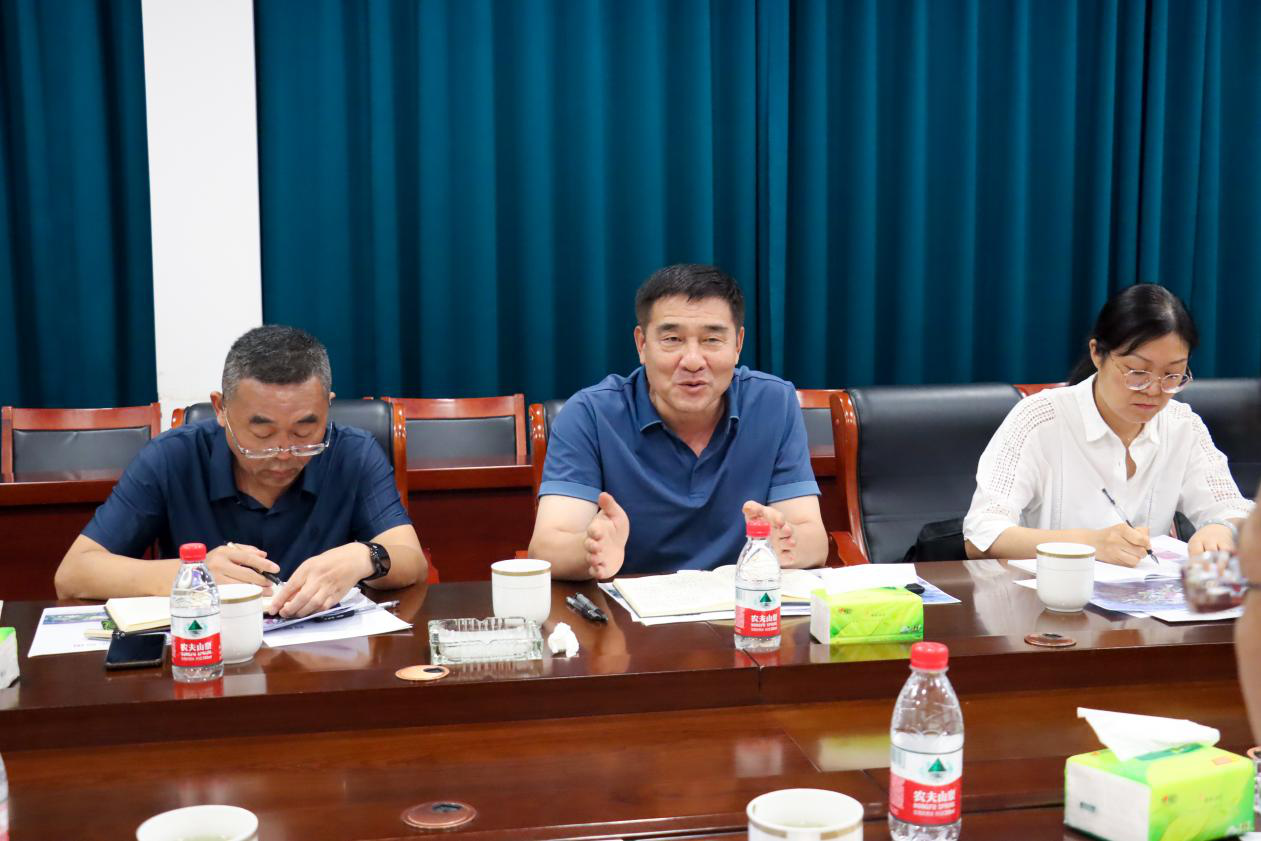 鹤壁经济技术开发区管委副主任连禄一行莅临万洲汇现场办公指导工作