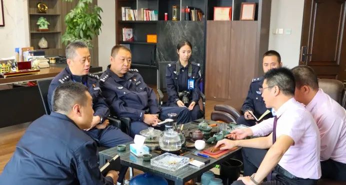 鹤壁市公安局、市交警支队、市车管所相关领导一行莅临万洲汇现场办公指导工作