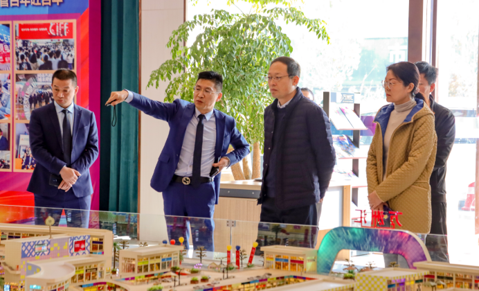 鹤壁市经济技术开发区党工委委员、管委会副主任李飞等领导一行莅临万洲汇现场办公指导工作