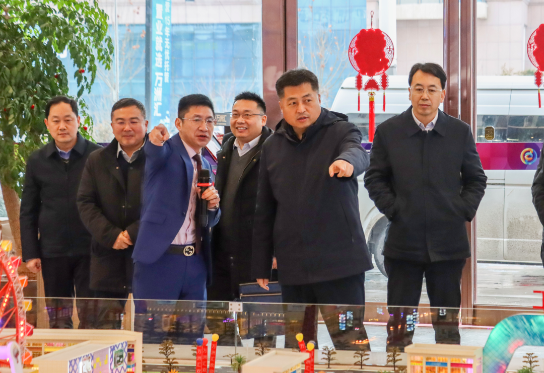 鹤壁市人民政府副市长王强,携市政府副秘书长郭运成,市商务局局长李红生等领导一行莅临万洲汇指导工作