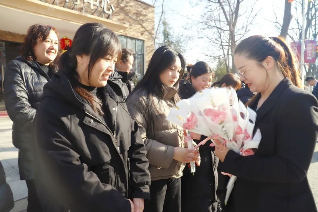 万洲集团(枣庄公司)祝所有女神节日快乐!