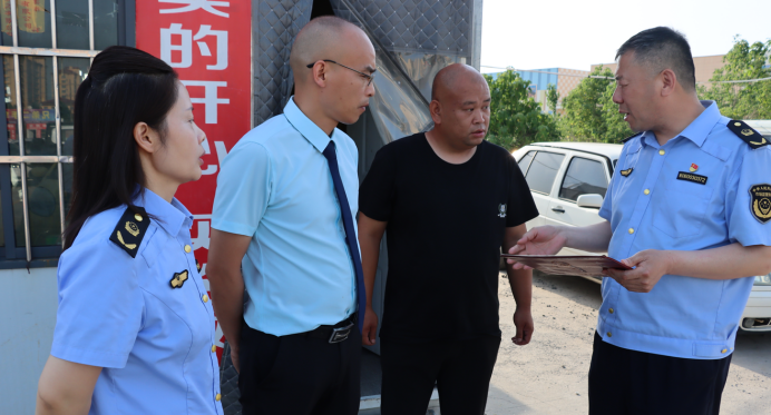 政企联合共建大市场,鹤壁市场监督管理局、开发区市场监督管理分局相关领导莅临万洲汇现场办公,开展“法援走进万洲汇”培训活动