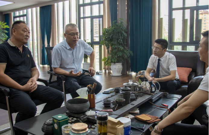 鹤壁市市场监督管理局经济开发区分局局长尹联会一行莅临万洲汇现场办公指导工作