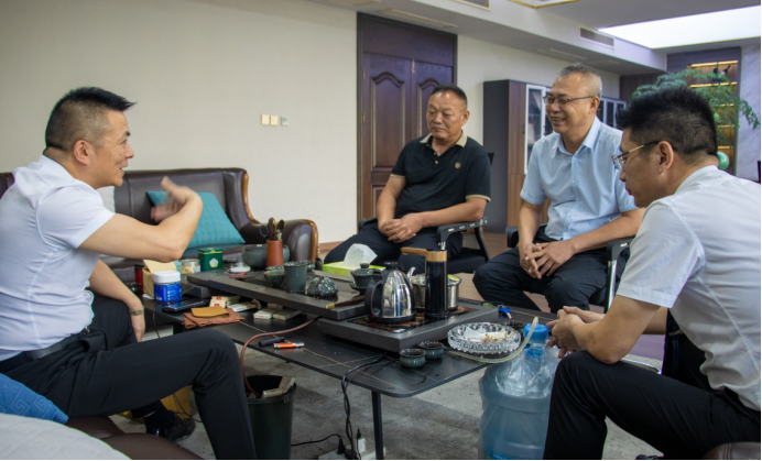 鹤壁市市场监督管理局经济开发区分局局长尹联会一行莅临万洲汇现场办公指导工作
