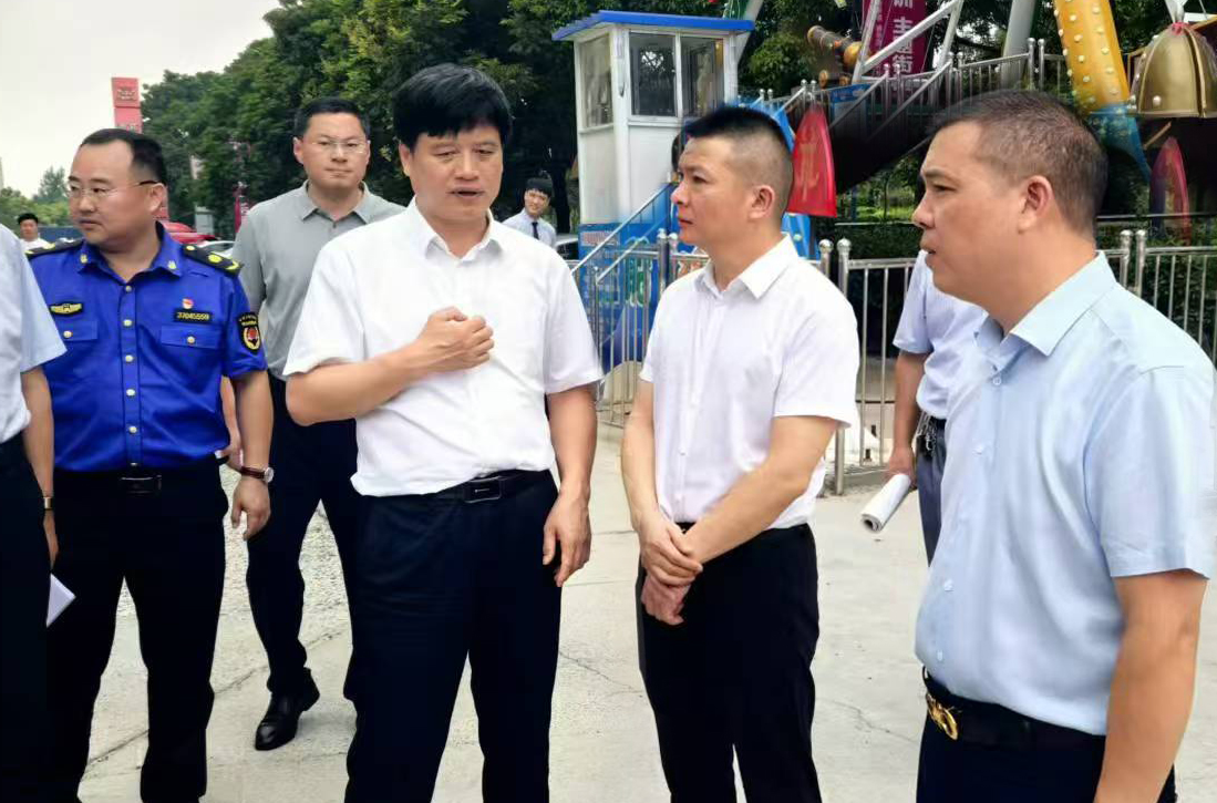 枣庄市委常委、常务副市长李守江一行莅临万洲第一街调研指导工作