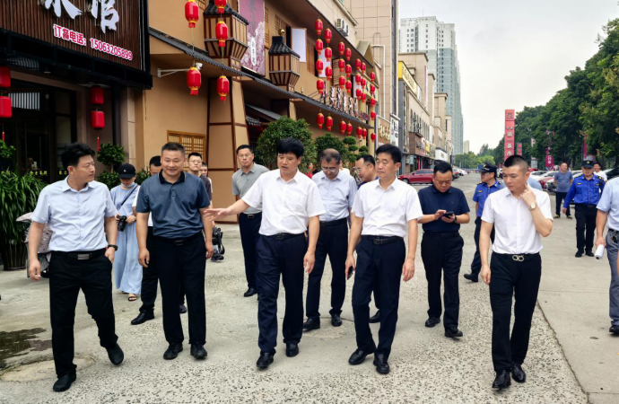 枣庄市委常委、常务副市长李守江一行莅临万洲第一街调研指导工作