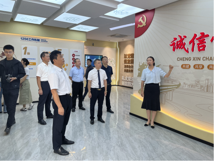 枣庄市政协党组成员、副主席张学功等领导一行莅临万洲第一街指导工作