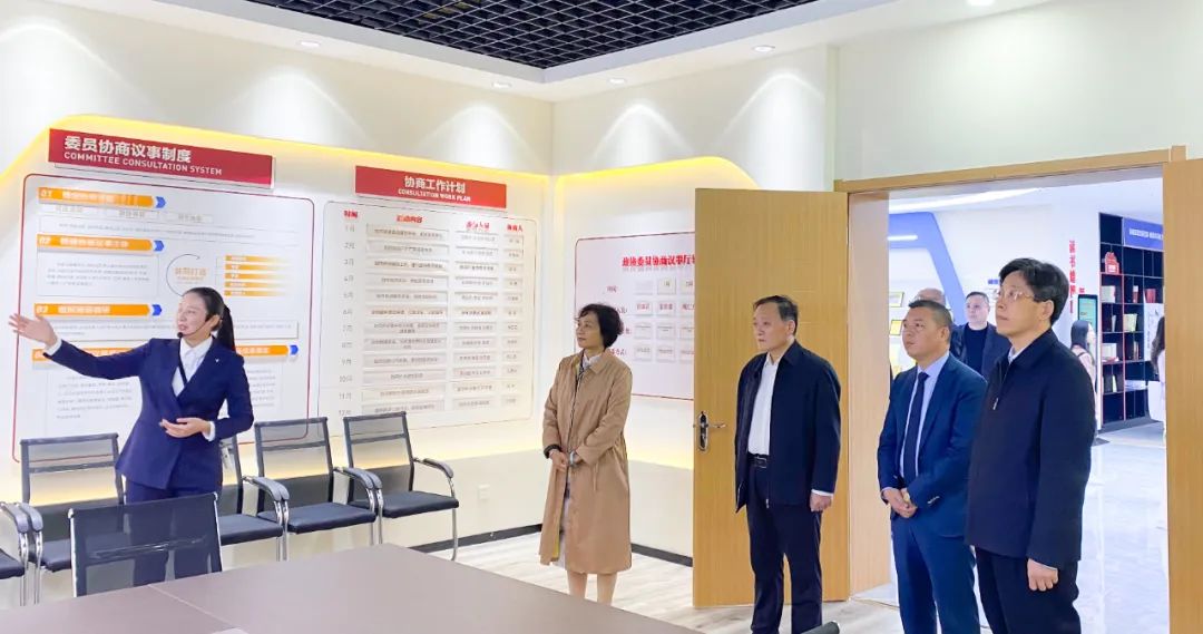 枣庄市工商联党组副书记、副主席龙翼天一行,莅临万洲第一街、常商会参观指导工作
