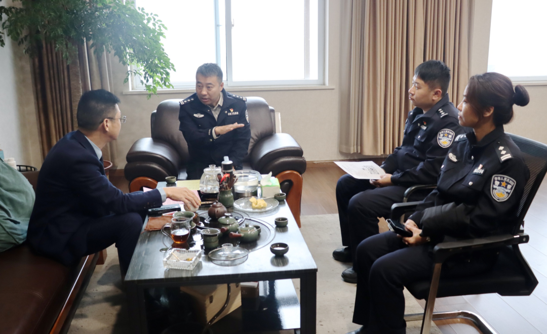 鹤壁市公安局开发区分局局长张宏一行,莅临万洲汇现场办公指导工作