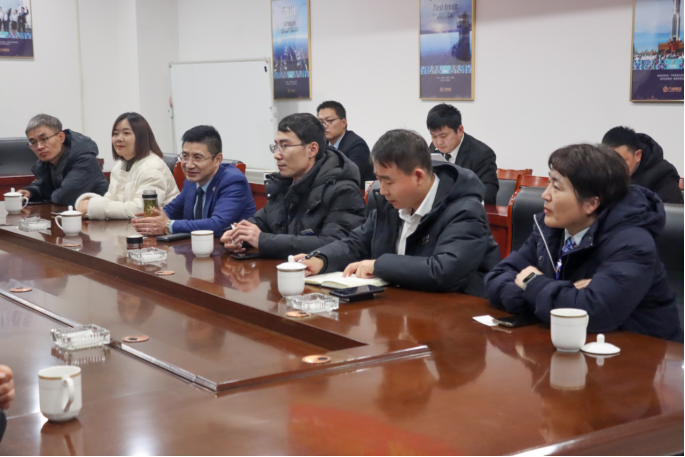 开发区海河街道联合农商行、邮储银行、建设银行、中原银行,送贷款金融优惠政策进万洲汇支持商家发展