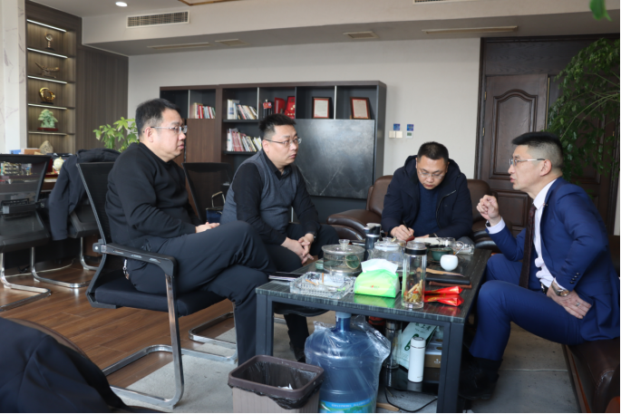 开发区管委会副主任李东华一行莅临万洲汇现场办公指导工作