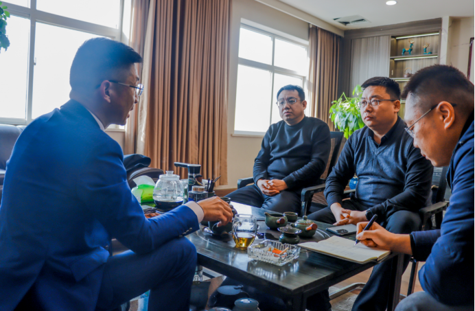 开发区管委会副主任李东华一行莅临万洲汇现场办公指导工作