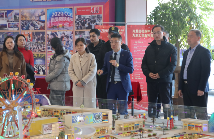 鹤壁市委统战部副部长、市工商联党组书记朱江波携市政协工商联界别委员莅临万洲汇参观指导工作