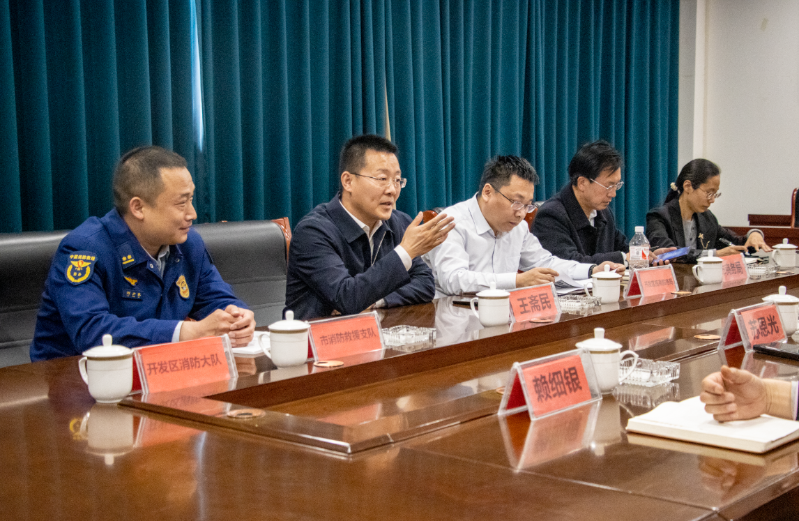 鹤壁市商务局副局长王斋民一行莅临万洲汇现场办公指导工作