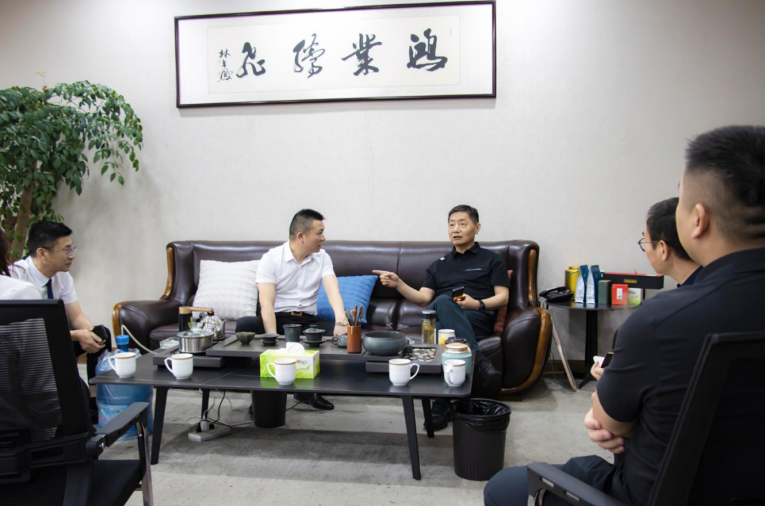 鹤壁市政协副主席、鹤壁经济技术开发区党工委书记王军一行莅临万洲汇现场办公指导工作