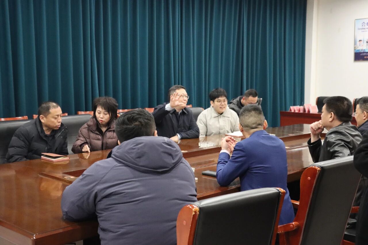 �ױھ��ü�����������ί�ḱ���ι����µ�һ��ݰ�����޻��ֳ��칫ָ������